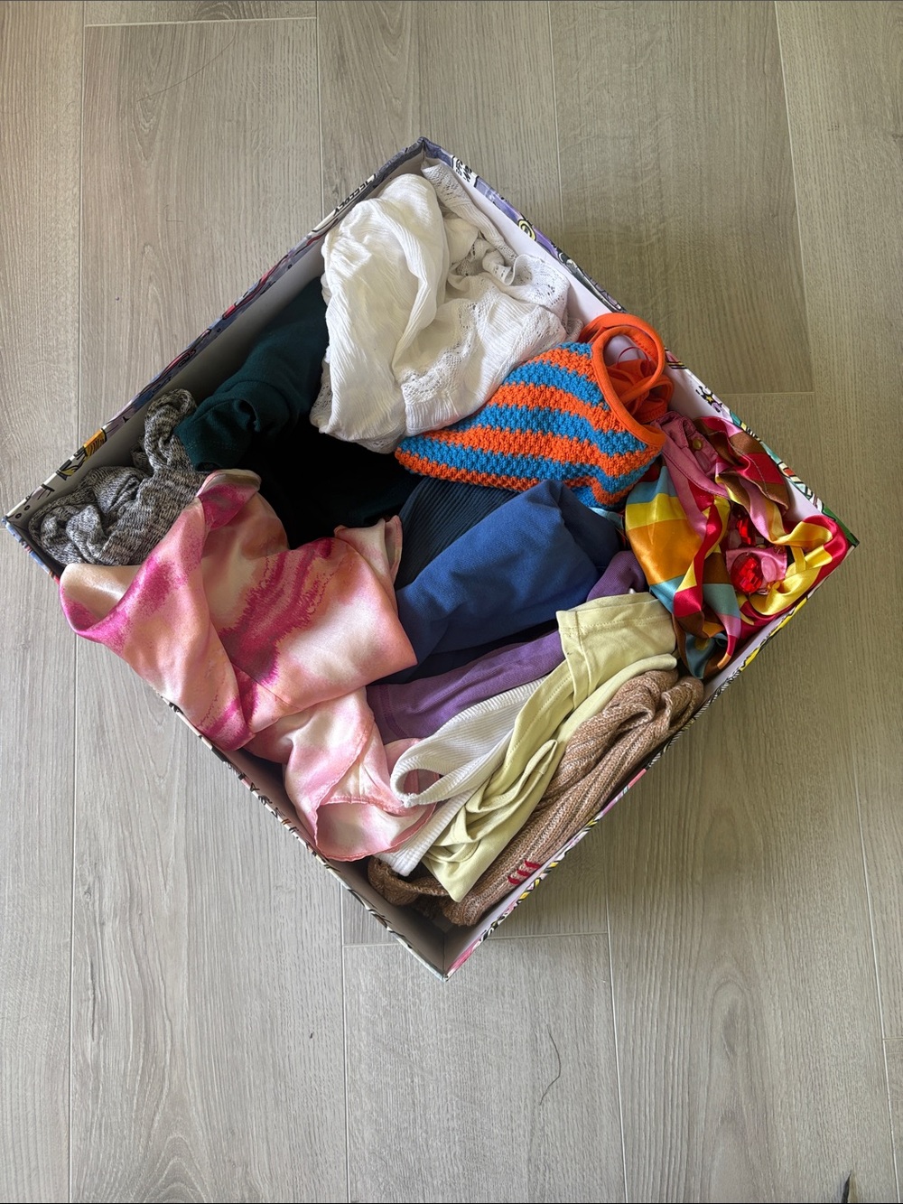 Surprise Box with Tops size S